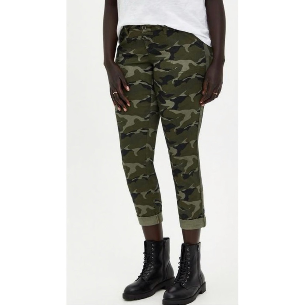 TORRID Crop Aviator CAMO Skinny Stretch Twill Mid-Rise Pant Size 26